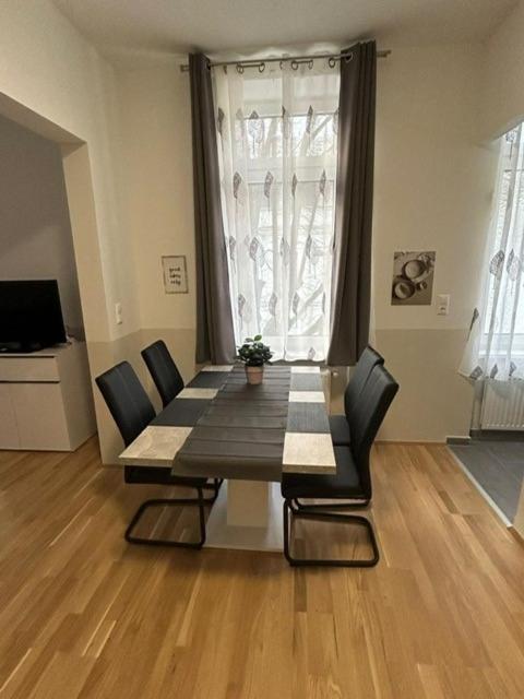 Paky 00207 * Wien